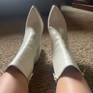 STEVE MADDEN off white leather boots.